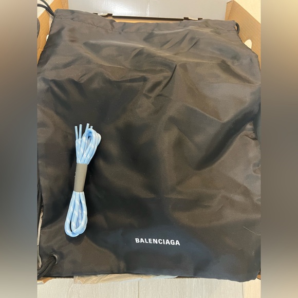 BALENCIAGA Triple S Light Blue - Picture 5 of 5